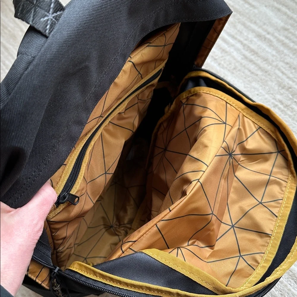 NWT Thule Notus Lightweight Black Laptop Backpack Padded 35-2007525 Co-branding